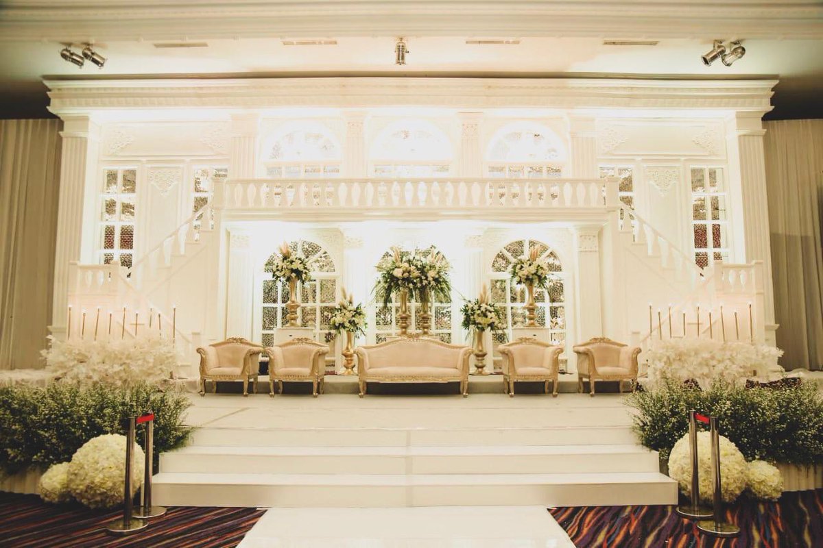 Once in a while , in the middle of an ordinary life , love gives us a fairytale ~ .
.
International Wedding at Casa Grande Ballroom ❤️
#theluxuriousmerlynnpark
#merlynnparkhotel
#merlynnparkjkt 
#weddingjkt2019 #weddingvenuejkt2019