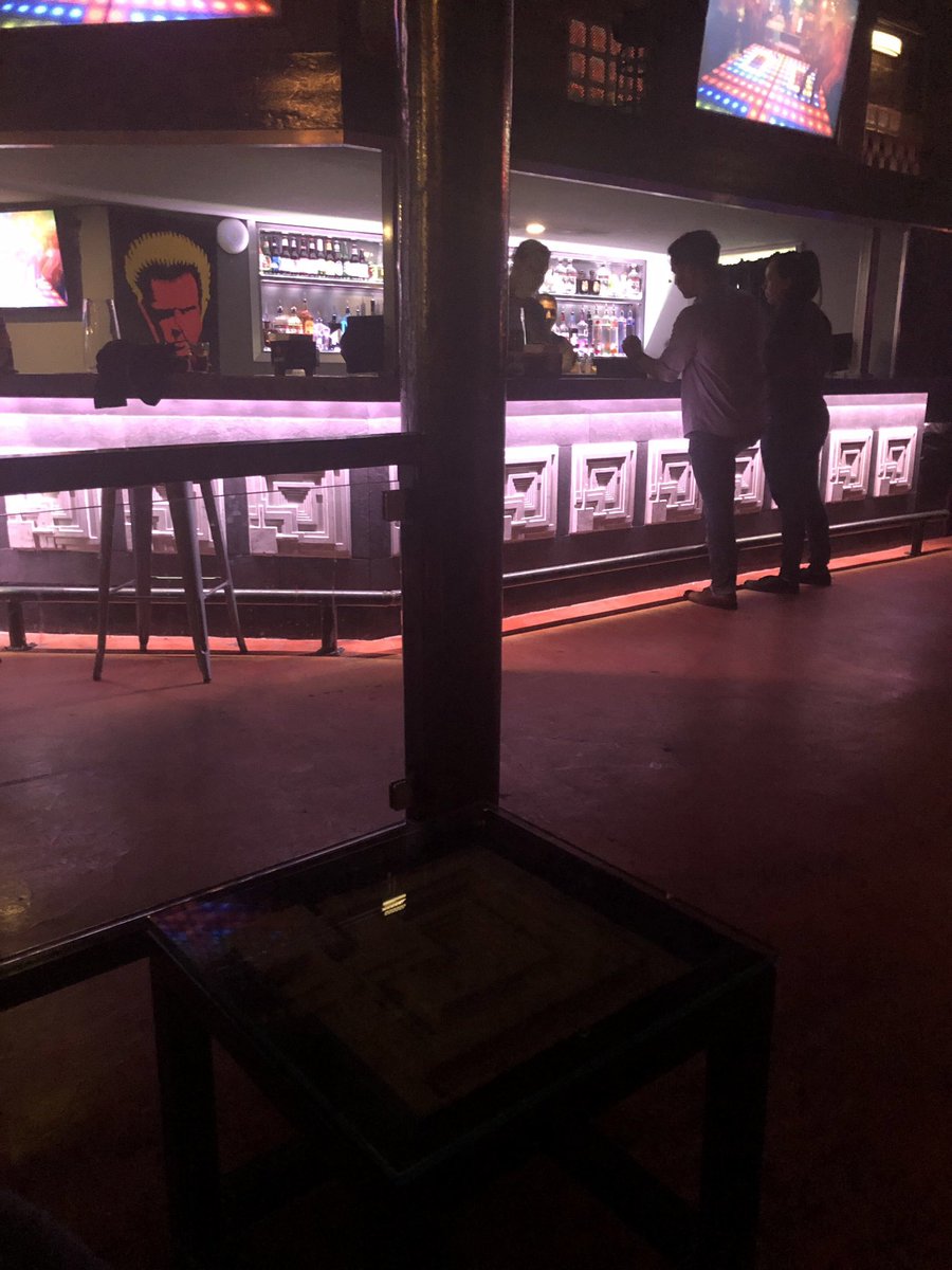 hacks4pancakes's tweet image. I don’t know the name of this place but they have a Blade Runner bar.