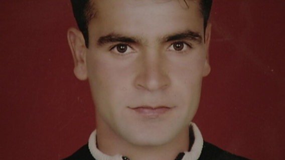nsuwatch's tweet photo. Wir gedenken: Heute vor 15 Jahren, am 25.02.2004, wurde Mehmet Turgut in #Rostock vom #NSU ermordet. Er wurde 25 Jahre alt. #KeinVergessen https://t.co/1ipazzsBux
