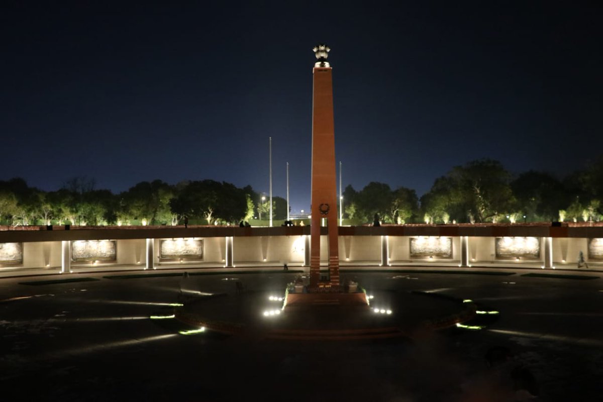 salute2soldier's tweet photo. The #NationalWarMemorial, the majestic edifice, symbolising the victory and valour of our gallant War Heroes, in all its grandeur at night https://t.co/iCPBEoK2OZ