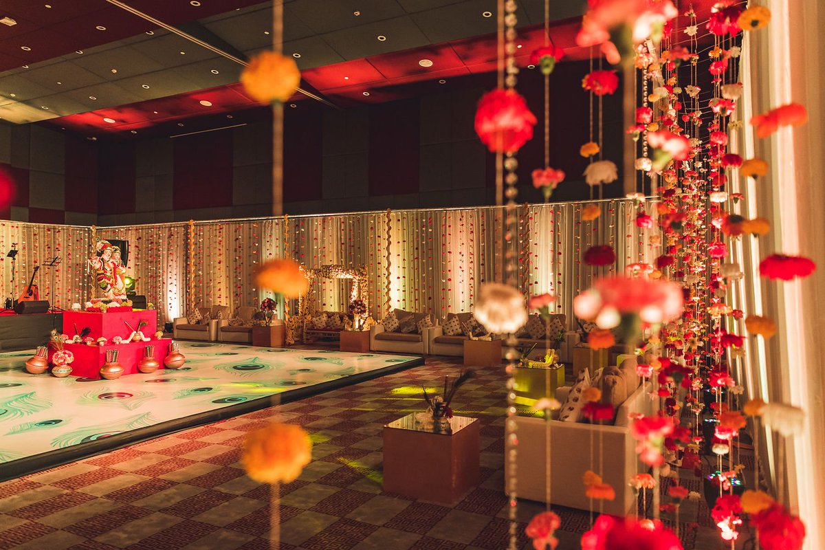 ByGarema's tweet photo. Pretty Details planned to  glorify RadhaKrishna.

#garbanight #garbadecor #sangeetnight #gujjuwedding #radhakrishna #garbadecor #dandiyanight #dandiya #dandiyaraas  #goawedding #destinationwedding #nriwedding #planethollywoodgoa #weddingplanner #weddingconsultant #wedding #gkww https://t.co/BcJeeEr5uw