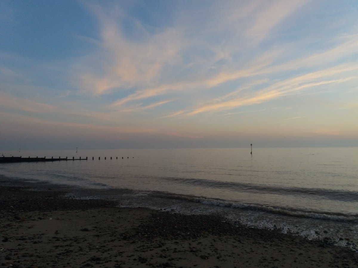 ENGLISHFUTURES's tweet photo. Cold but bright sunny #MondayMorning for #Hornsea. A touch of frost on parts of the beach. #ViewYorkshire #BBCWthrWatchers #BBCEngland #MyPlasticPledge #PlasticFreeHornsea https://t.co/1XPkcaOIIF