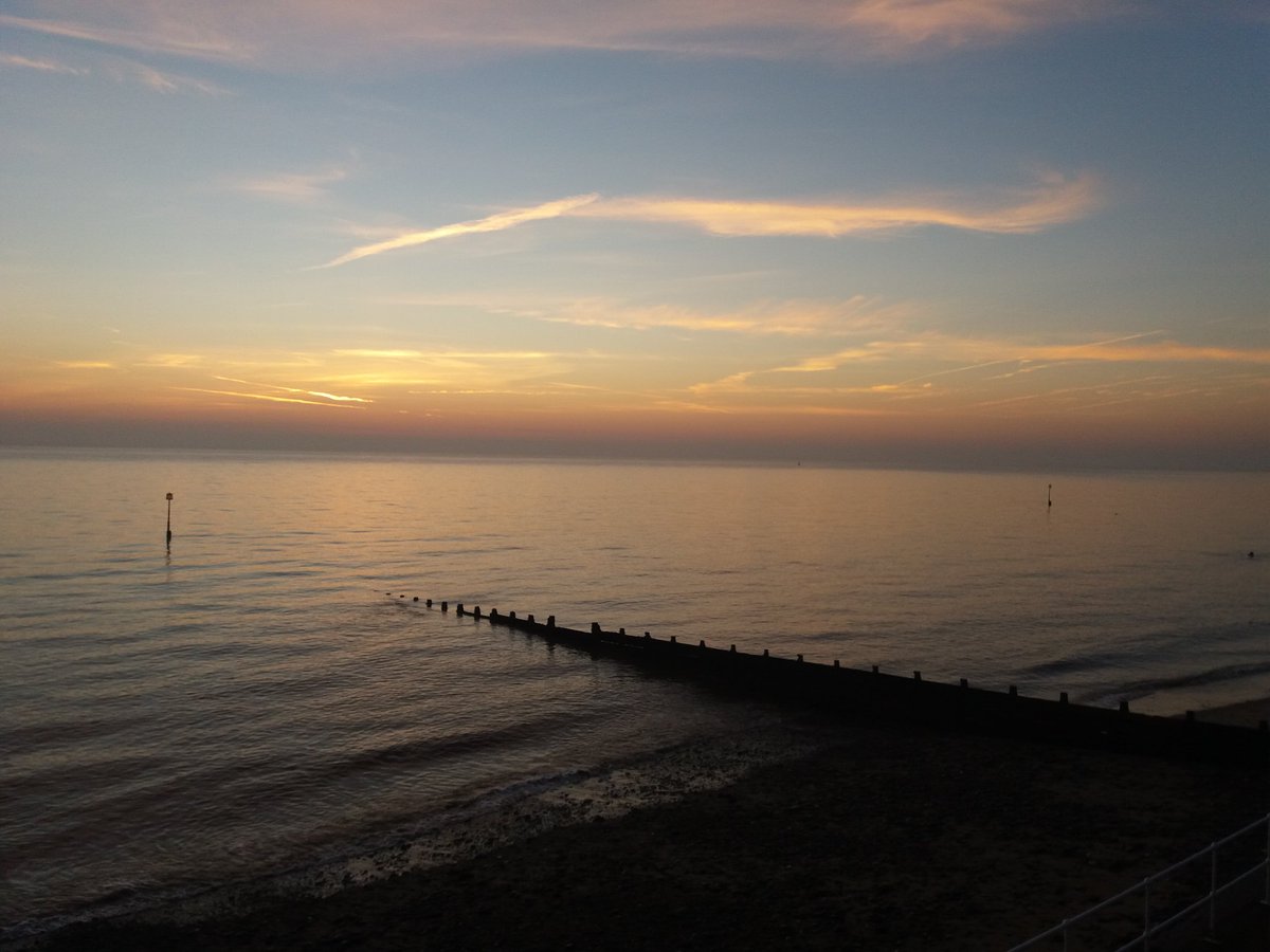ENGLISHFUTURES's tweet photo. Cold but bright sunny #MondayMorning for #Hornsea. A touch of frost on parts of the beach. #ViewYorkshire #BBCWthrWatchers #BBCEngland #MyPlasticPledge #PlasticFreeHornsea https://t.co/1XPkcaOIIF