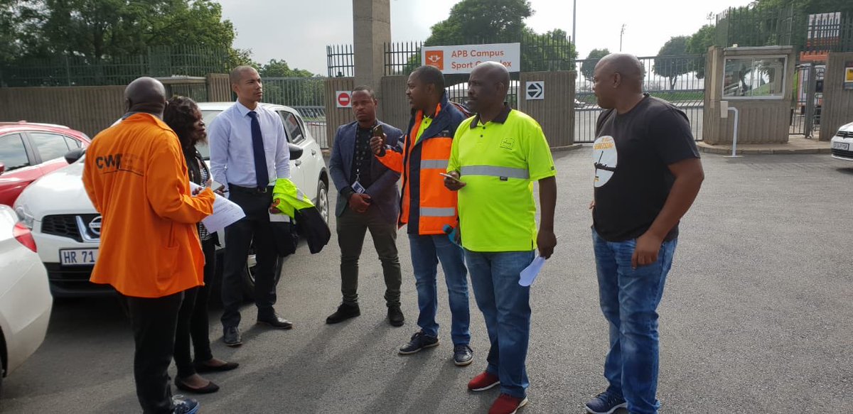 JoburgGCSS's tweet photo. The region B MMC @NVKhumalo giving remarks to @CityofJoburgZA dedicated servants ahead of @HermanMashaba visible service delivery regional blitz #JoziAtWork #AReSebetseng #RegionBTour #BuyaMthetho https://t.co/o0EdLBgRFF