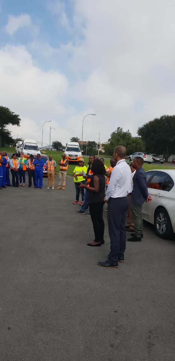 JoburgGCSS's tweet photo. The region B MMC @NVKhumalo giving remarks to @CityofJoburgZA dedicated servants ahead of @HermanMashaba visible service delivery regional blitz #JoziAtWork #AReSebetseng #RegionBTour #BuyaMthetho https://t.co/o0EdLBgRFF