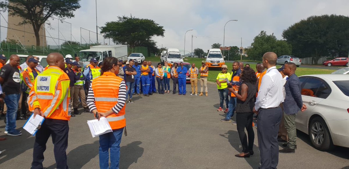 JoburgGCSS's tweet photo. The region B MMC @NVKhumalo giving remarks to @CityofJoburgZA dedicated servants ahead of @HermanMashaba visible service delivery regional blitz #JoziAtWork #AReSebetseng #RegionBTour #BuyaMthetho https://t.co/o0EdLBgRFF