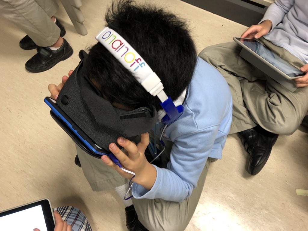 FredericYUE's tweet image. How do you learn something that physically beyond classroom? Go VR. Working with @kmclass to let students explore Daadab Refugee Camp in 360 video and reflect on @Seesaw afterwards. #vr #vsahkg #migrationunit