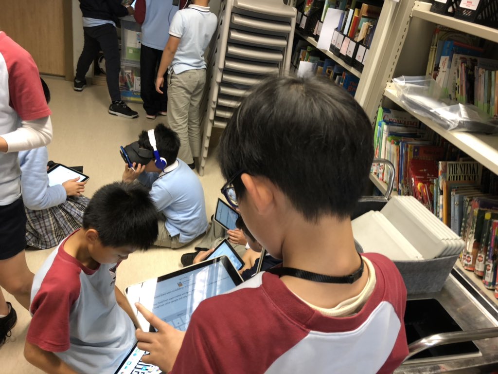 FredericYUE's tweet image. How do you learn something that physically beyond classroom? Go VR. Working with @kmclass to let students explore Daadab Refugee Camp in 360 video and reflect on @Seesaw afterwards. #vr #vsahkg #migrationunit