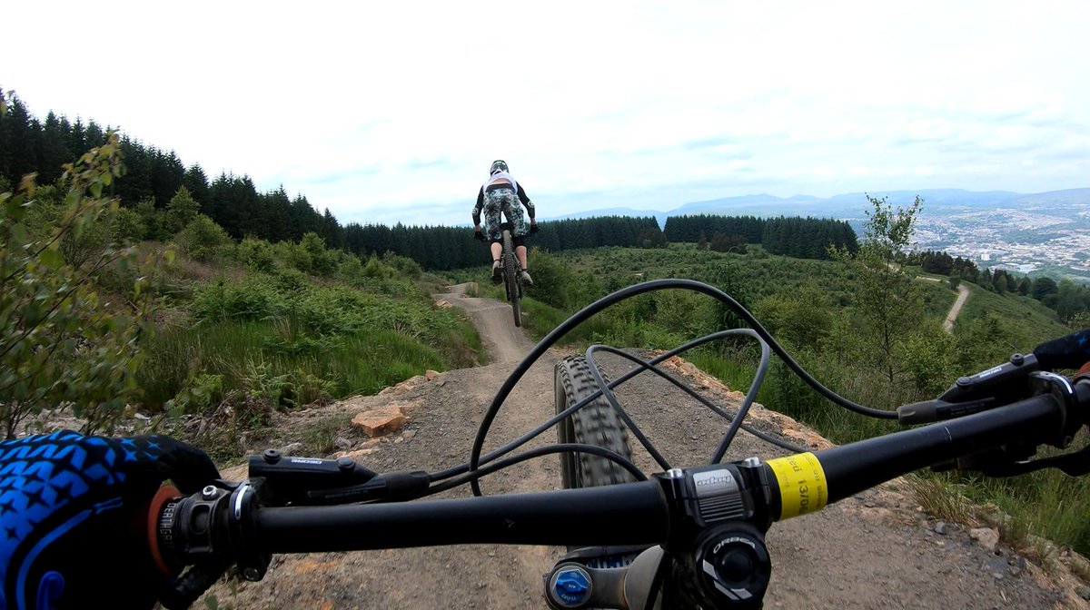 glowerclothing's tweet photo. It must be #monday because I'm missing magical moments like this #goodtiming #nobaddays #mondaymotivation #airtime #sendit #rocketship #shredding #shredlife #shredit #mtbchicks #ridemybike #girlswhoshred #girlswhoride #sheshreds #rideinstyle #design #create #inspire https://t.co/22dMzycvfm