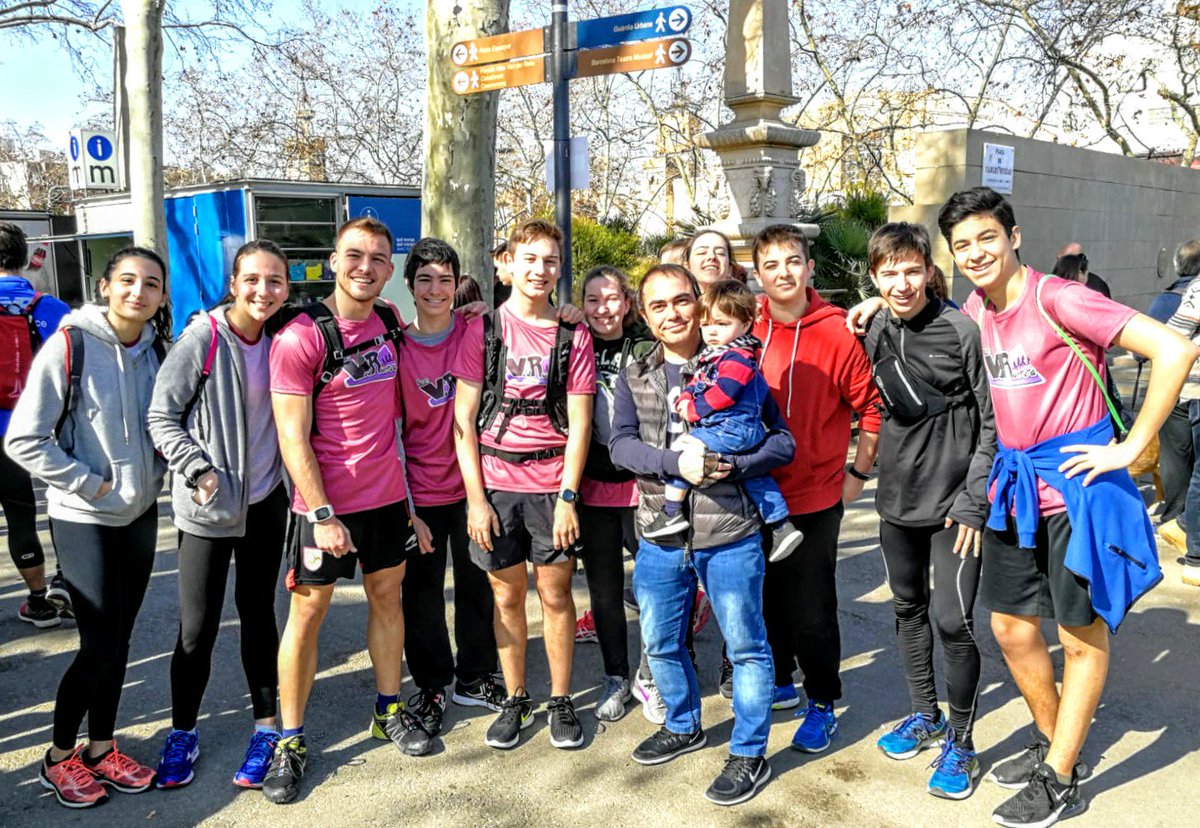 ImmaVedruna's tweet photo. A punt de sortir! Destacada visibilitat del grup #VedRunner identificat per la samarreta estrenada amb motiu de la @magiclineSJD Som #magicline2019 https://t.co/vybquKrSnX