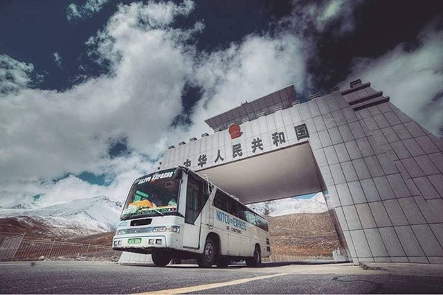 Khunjerav's tweet photo. A bus of Northern Areas Transport Co. (#NATCO) entering Pakistan via Khunjerav Pass.
Photo: Akber
#khunjeravborder
#Khunjrav_Pass #khunjerav
#China
#Pakistan #border #cpec #gojalvalley #hunza #pakistantourism #pakiatan https://t.co/tYjBmYVvrS https://t.co/V4PB5U59XY