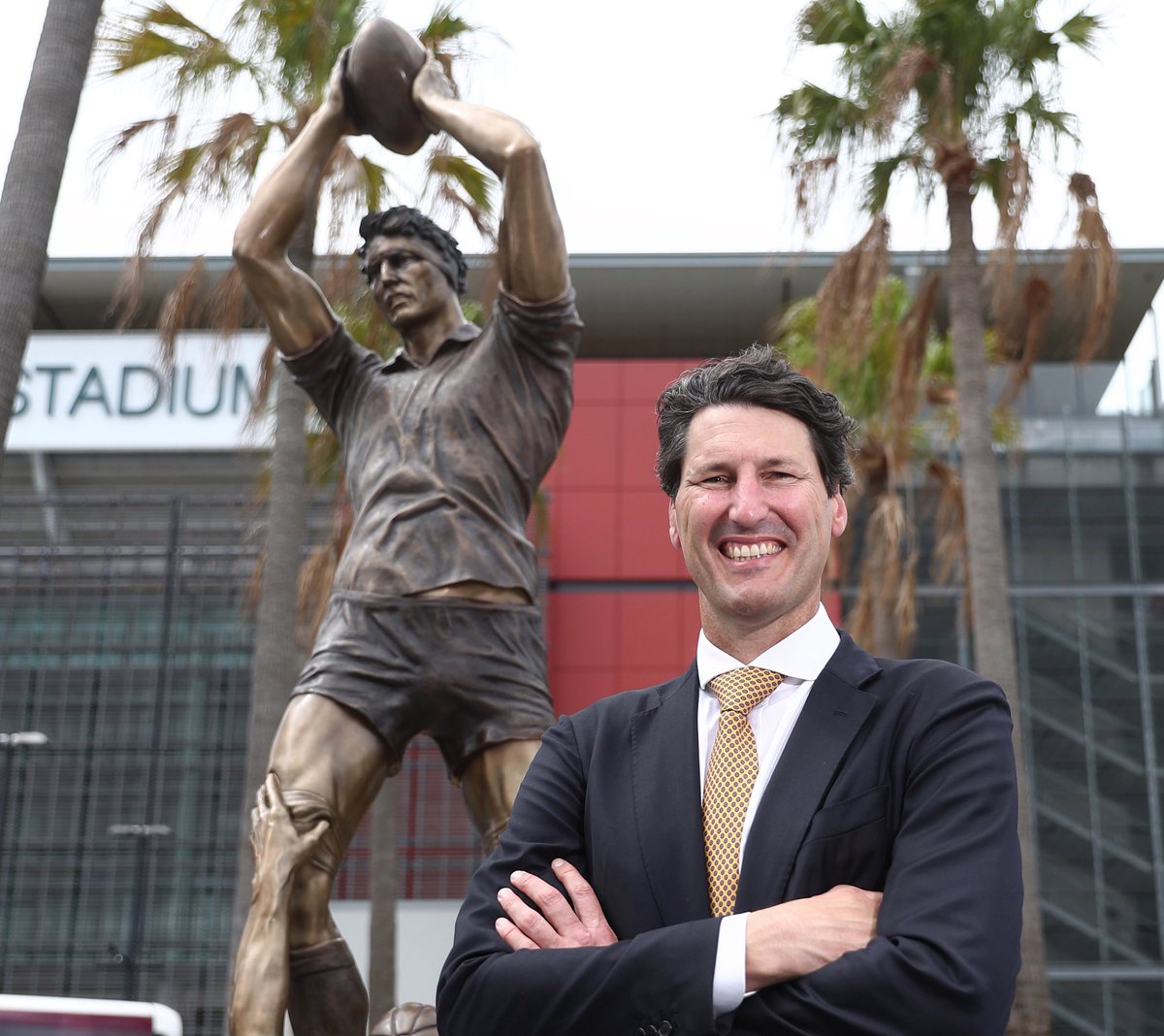 The John Eales statue unveiled at @suncorpstadium.