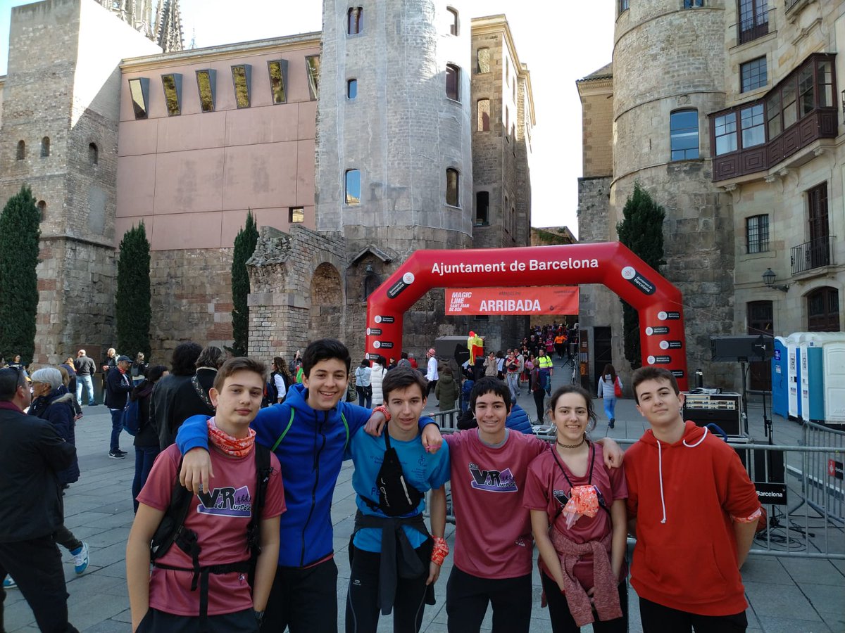 ImmaVedruna's tweet photo. Diferents moments de l'arribada del col·lectiu #VedRunner #magicliner a la @magiclineSJD Tanquem aquesta participació sabent que n'hi haurà moltes més #escolacompromesa #escolaambvalors #intensament https://t.co/CAIsPDB3GO