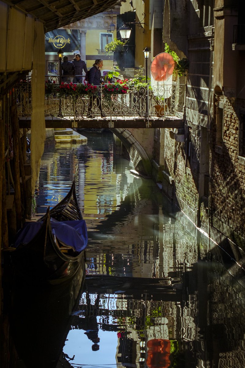 lbryson's tweet photo. Beautiful #Venice February 2019. #Canal #Gondola #Bridge #Italy @Fujifeed @fujiholics #Fuji #xt2 https://t.co/BpgMKLnxcX