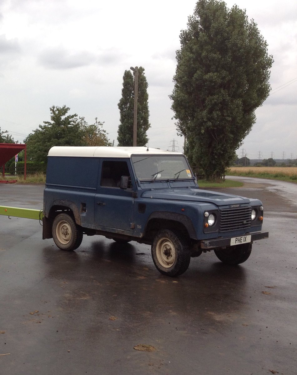 durds1's tweet photo. Stolen last night from Tickhill nr Doncaster. Land Rover Defender 90. Registration PHE 1X. Please retweet. https://t.co/Jl03AmxgNc