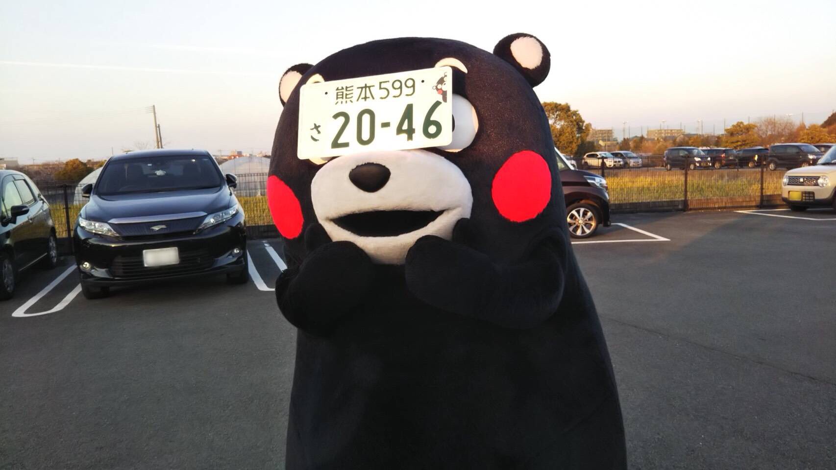 くまモン 公式 お知らせ くまモンtv 24 くまモンナンバーを探せ が今朝配信されたモン ボクのナンバープレートをつけた車に お礼の気持ちばお伝えしたんだモン たいぎゃ嬉しかったモン みなさんも早速チェッくま T Co Uxk4ne9a6h