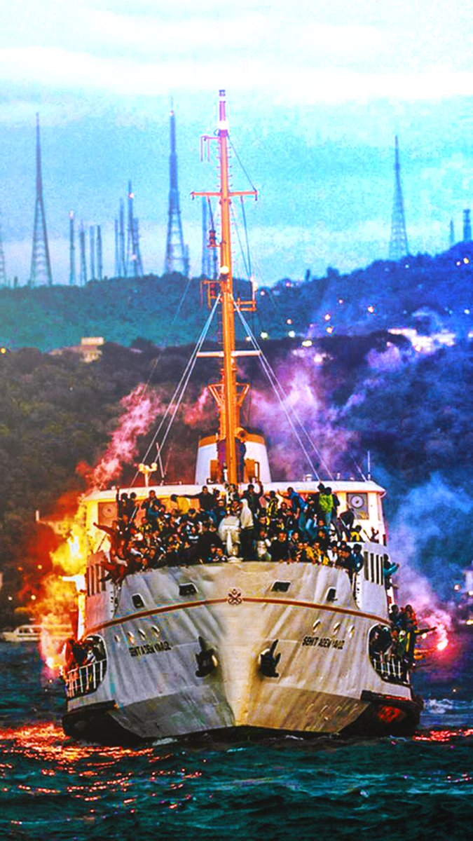 RamazanTalii's tweet photo. Şimdi akıllarda iki soru.. Denizden mi gelecekler, karadan mı?
#FenerinMaçıVar https://t.co/2NjPzZvd9v