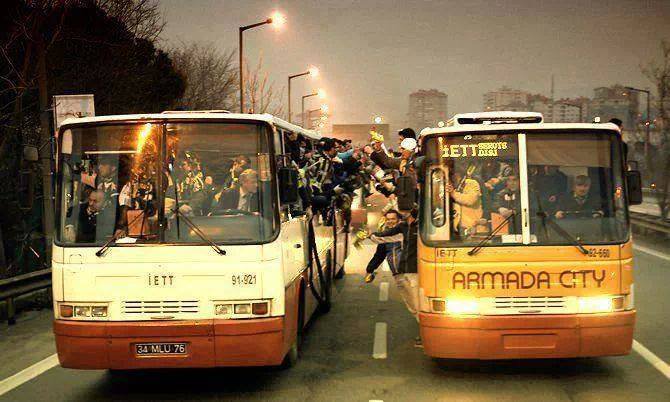 RamazanTalii's tweet photo. Şimdi akıllarda iki soru.. Denizden mi gelecekler, karadan mı?
#FenerinMaçıVar https://t.co/2NjPzZvd9v