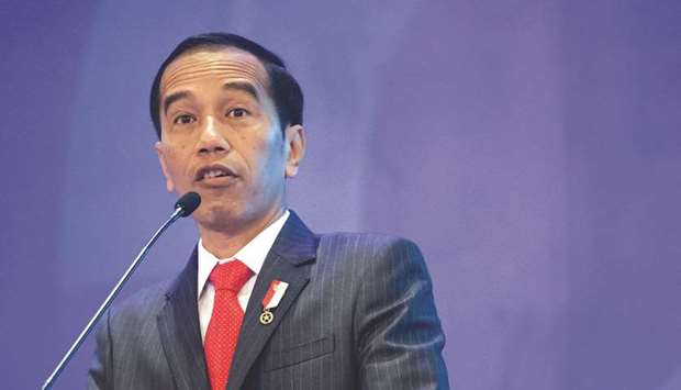 GulfTimes_QATAR's tweet photo. #Indonesia housewives arrested over #electionvideo
#JokoWidodo #fakenews https://t.co/1bYjSF49rO https://t.co/lQytDUcETJ