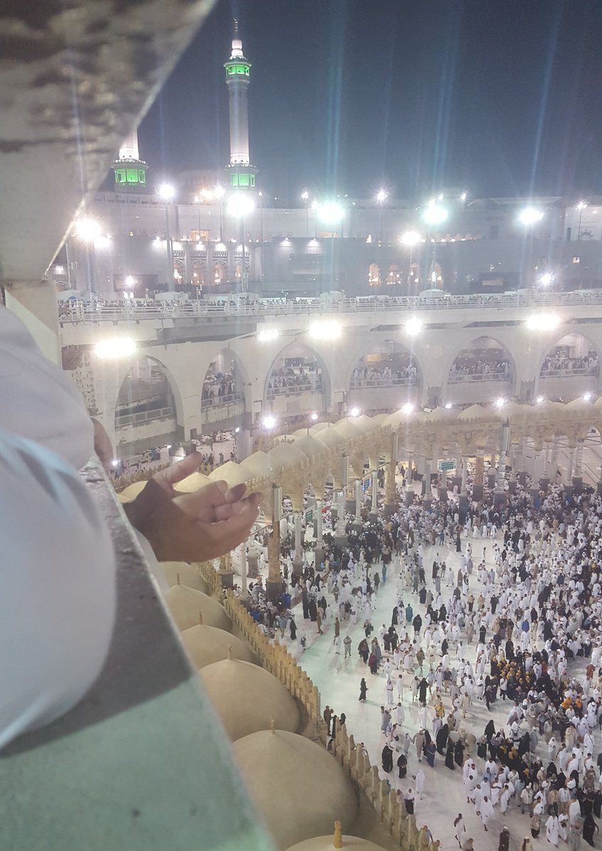 Brother facing the 🕋 making dua. This could be us doing the same.

#LastYear #Ramadan2018 #Kaba #Makkah