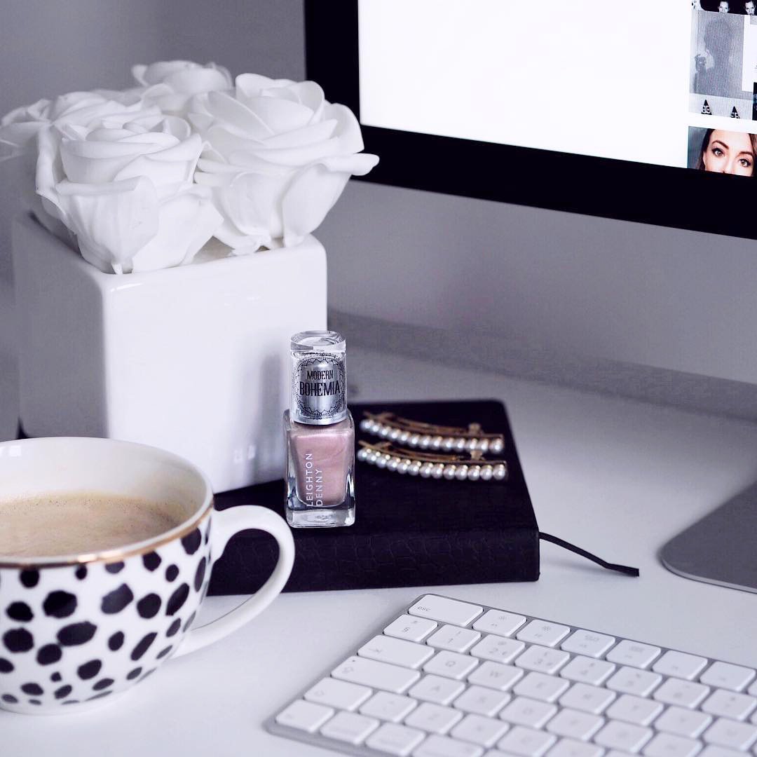 Monday calls for a BIG cup of coffee and a fresh manicure.
<a href="/MichaelaTegg/">Michaela Tegg</a> loves ""Serendipiity"" - our rose gold shimmer with tiny microglitters 💖 SHOP it for £12.00 bit.ly/LDENSerendipity 💭