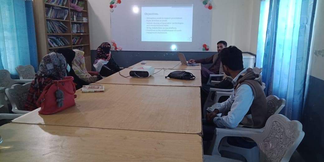 17thYLS's tweet photo. Positive Pakistan Gujrat Chapter had it's First Meet up of YLS Ambassadors. Rehbar Positive Pakistan &amp; Coordinator Mr. Mudassir Sajjad lead the meeting and told their responsibilities to them. 
#PositivePakistan
#GujratChapter
#17thYLS
#AmbassadorsMeetup https://t.co/PkLFUSPVcW