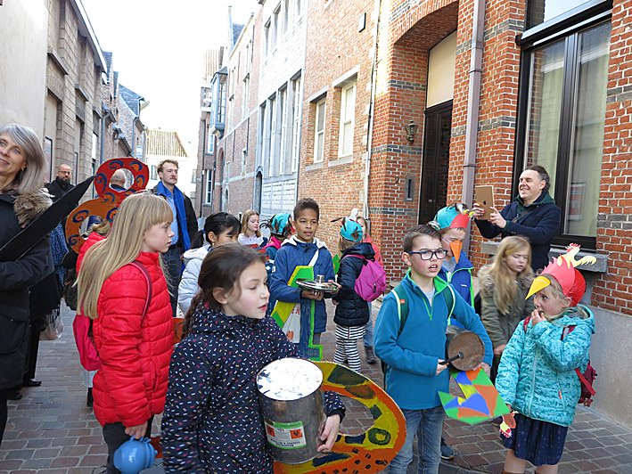 Lierinbeeld's tweet photo. Op 23 februari 2019 vierden 170 Vlaamse academies de #DagvandeAcademies. Dit jaar is het centrale thema "Tijd voor Kunst".
In #Lier is uurwerkmaker #LouisZimmer logischerwijze een inspiratiebron voor “Tijd voor Kunst”.  @SAMWDLier https://t.co/hDctuoSLD2