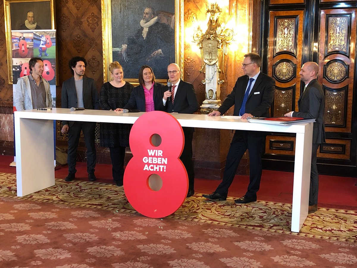 Start der Verkehrssicherheitskampagne „Hamburg gibt Acht!“ Für ein besseres Verkehrsklima in unserer Stadt. Jetzt mitmachen: hamburg.de/Hamburg-gibt-8 ⁦@KirstenPfaue⁩ ⁦<a href="/Senat_Hamburg/">Hamburger Senat</a>⁩ ⁦<a href="/AndyGrote/">Andy Grote</a>⁩ ⁦<a href="/ankeharnack/">Anke Harnack</a>⁩ #hhverkehr
