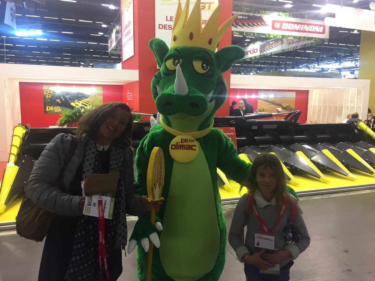 AudePocchiola's tweet photo. Allez on attaque première rencontre avec dragon gold #olimac @sima_paris #fragtwSIMA2019 #SIMA2019  #fragtw https://t.co/dIxGU82jiJ