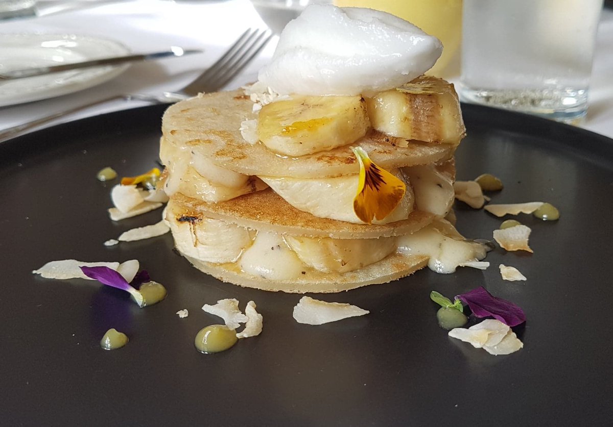 SimplySoulfulUK's tweet photo. A BIG thank you to @tout_saints & the yogis who came to the #Yoga #Brunch on Saturday. We welcomed #InnerStillness and #Hope with some heat-building asana, followed by Coconut Pancakes with Caramelised Bananas & Passionfruit!
#Kingsbridge #SeasonalReflection #NearlySpringTime https://t.co/eqBjE5DNSE