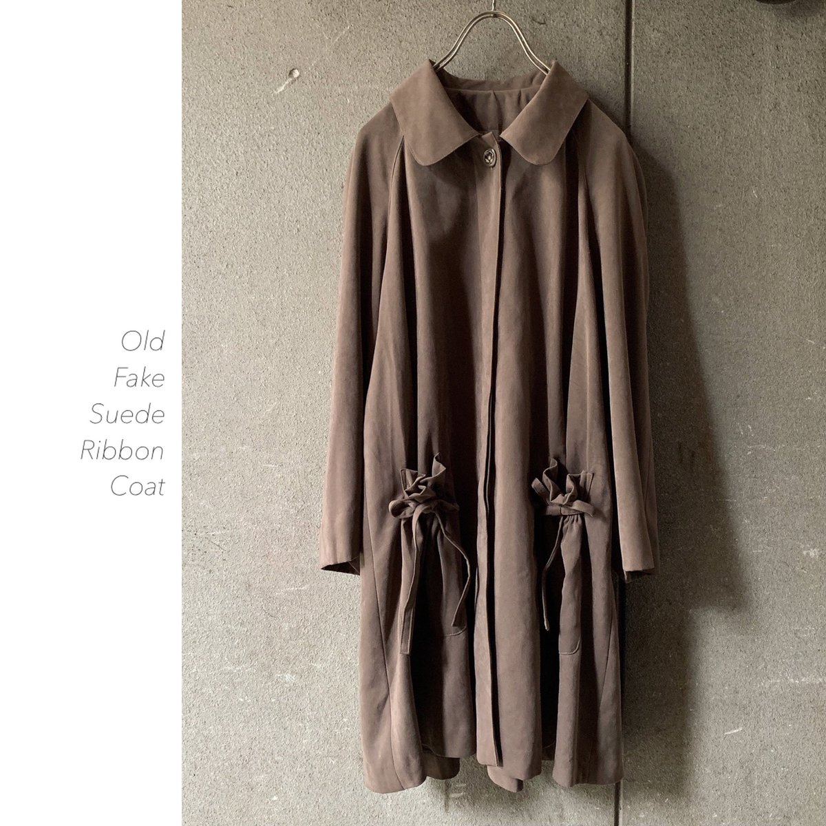 taffee_shop's tweet photo. #fakesuede
#ribbon #coat 入荷☆
ポケットのリボンが可愛い
アクセントのフェイクスウェード
リボンコート♫
バック部を絞っても
可愛いシルエットに◎
#Taffee #宮崎 #古着 #フェイクスウェード #コート #リボンコート #古着女子 #古着mix https://t.co/WymMf7tpEl