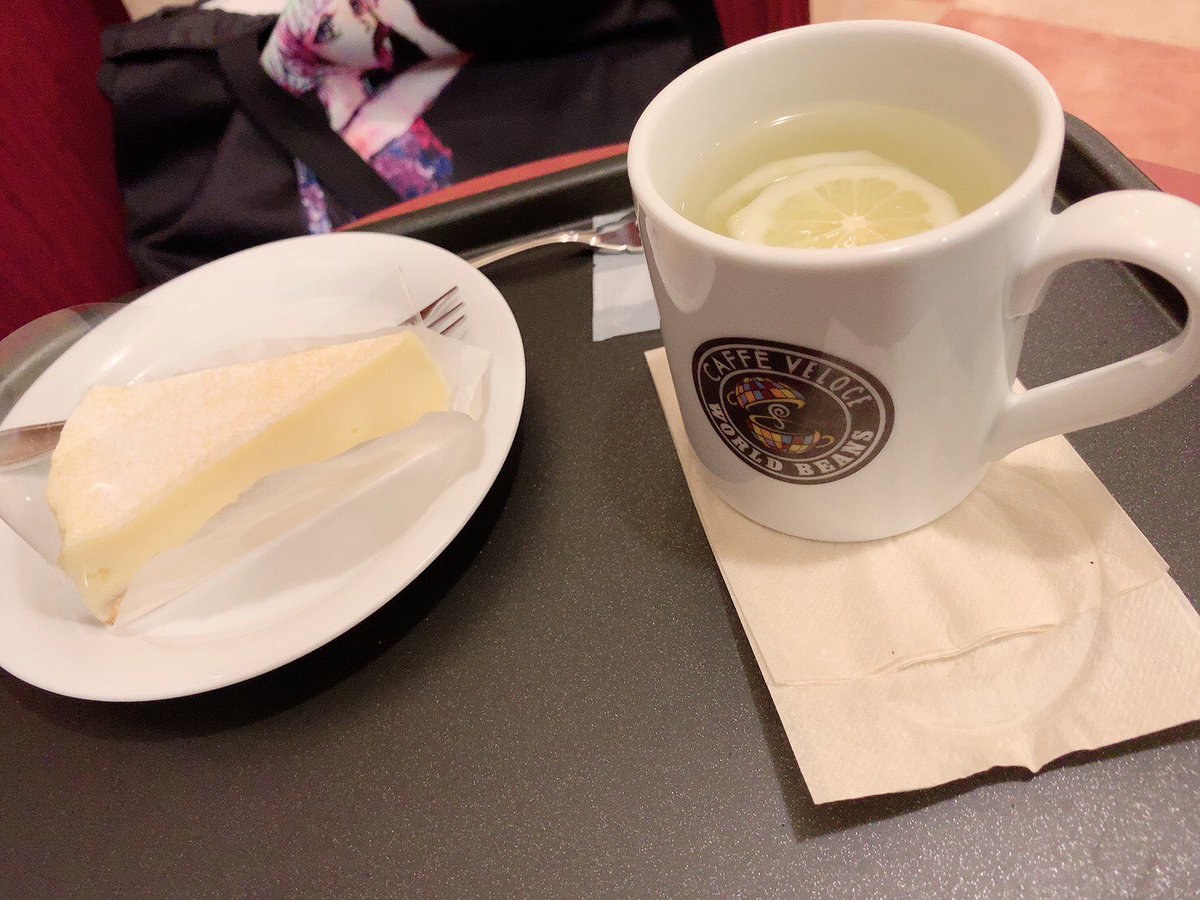 dddoru003's tweet photo. 食べたくて買ったはいいが、気持ち悪くて入らない₍₍ ◝(●˙꒳˙●)◜ ₎₎
ホルモン乱れだれで死にかけ…気持ち悪すぎて吐けるんじゃないかレベルだけど、出る感じ微塵もない https://t.co/kxPOEYx0jh