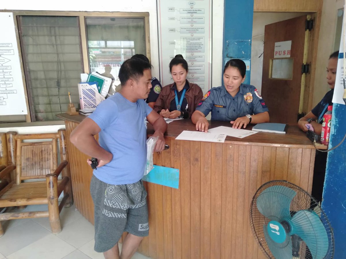 PNPtabukcity's tweet photo. PO2 Evangelyn Padayao entertained clients for their queries at the information desk of Tabuk City Police Station regarding clean rider sticker.
#patrolplan2030
#qualityservicelane https://t.co/2zc1OvkGxF