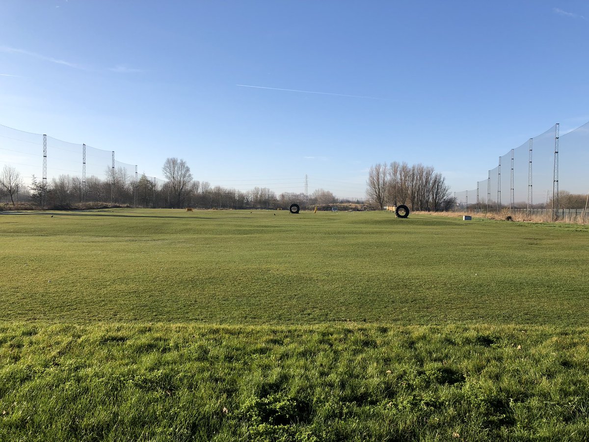 golf_grimsby's tweet photo. Another nice day again @AGGolfGrimsby ☀️⛳️ #grimsby #golf #americangolf https://t.co/XsYvt6NIWi
