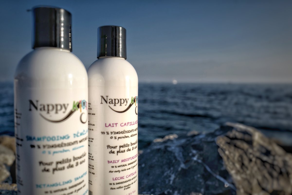 Nappy_Queen's tweet photo. Traiter les cheveux de nos Nappy Kids avec soin, c'est comme leur donner un grand bol d'air frais, c'est simple et salutaire, alors pensez aux produits Nappy Kids #naturalkids #nappykids #cheveuxcrépus #cheveuxfrisés #boucles #cosmetiquenaturelle https://t.co/fRTx8JVTpi https://t.co/GLWmnxwBUn
