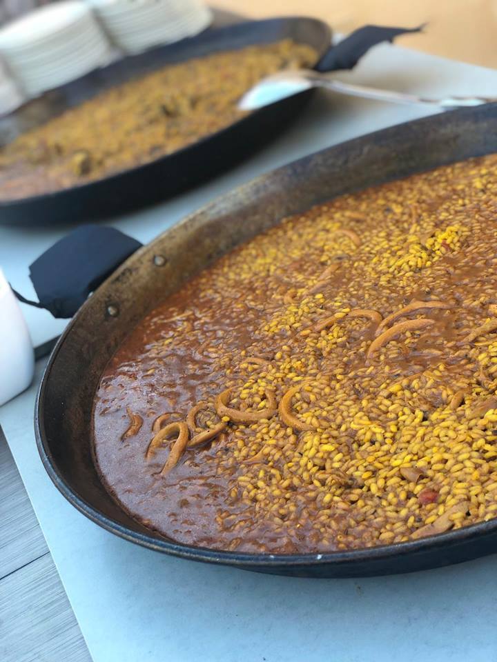 PuebloAcantila's tweet photo. Estas son algunas de las delicias que se pueden encontrar en nuestros #FingerBuffets para empresas...😍
Nos gusta que disfrutéis comiendo🍔 >>https://t.co/hgriT9jwES
#Alifornia #Acantilado #EsMediterráneo https://t.co/Y9vqP8t0di