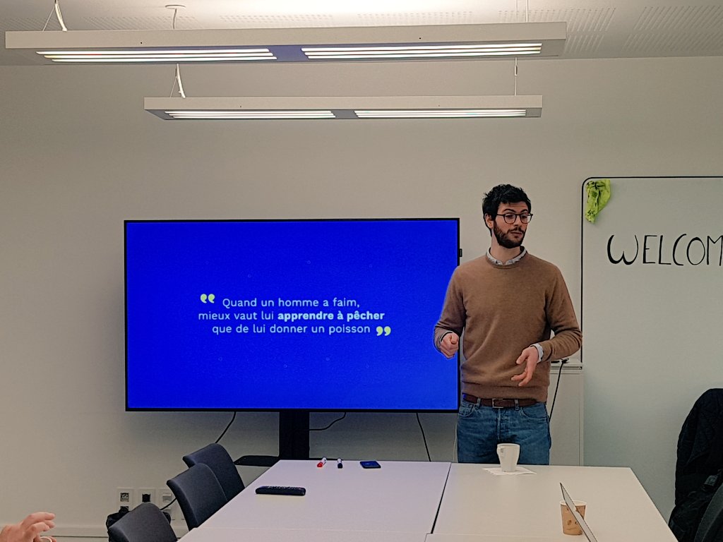 CapEdFab's tweet photo. C'est parti pour 3h30 de #growth et d'acculturation à la tech avec @alxzana de @coding_days pour la session #capcampus "Culture Tech : s'inspirer des méthodes des start-up pour impulser le changement" https://t.co/vEiOMLAHhk