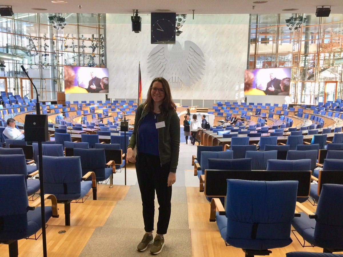 MuldersMiriam's tweet photo. Es kann losgehen! #eQuali19 #HandLeVR #VirtualReality https://t.co/3Vvqvfm3dX