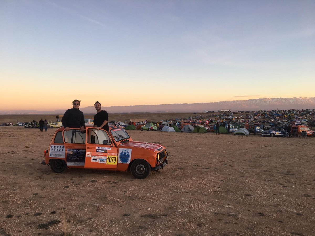 Oracle_France's tweet photo. 🚗💨 Oracle est présent sur les routes du @4L_Trophy depuis quelques jours. Merci à @SibillotteLouis pour ces photos prises au Maroc et bonne chance à lui pour les prochaines étapes du périple. 🤠 #LifeAtOracle #OracleSengage https://t.co/qVjsbSR0ZG