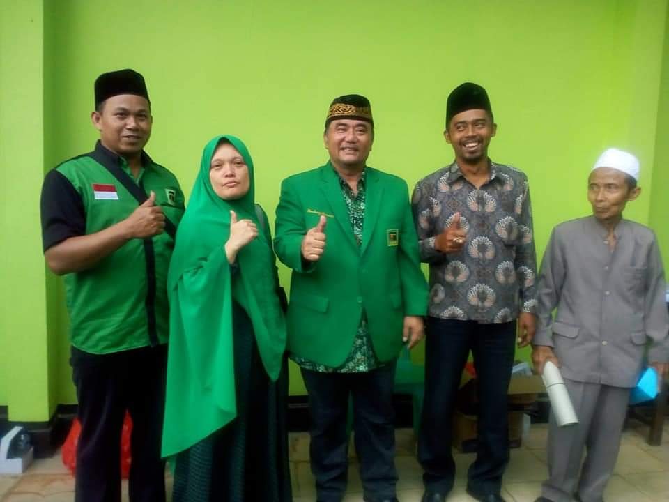 PPPJateng7's tweet photo. Istiqomah bersama kakbah, insyaalloh berkah.
#BarisanBambangHermanto 
#BambangHermanto4DPRRI 
#jokowirakyatbersatu 
#BergerakBersamaRakyat 
#romahurmuziymenangkanjokowi https://t.co/nCLUKUbOQD