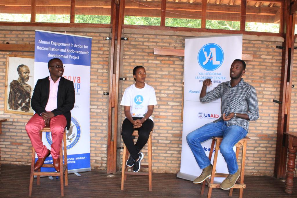 N1Evariste's tweet photo. #YALIRLCAlumnibd &amp; #MWF together with #InnovaGroup at #Gitega_Burundi meeting 102 young agents of change.
@YALIRLCEA @US_Emb_Burundi @YALINetwork @yeahnick15 https://t.co/rw3JQmBQJJ