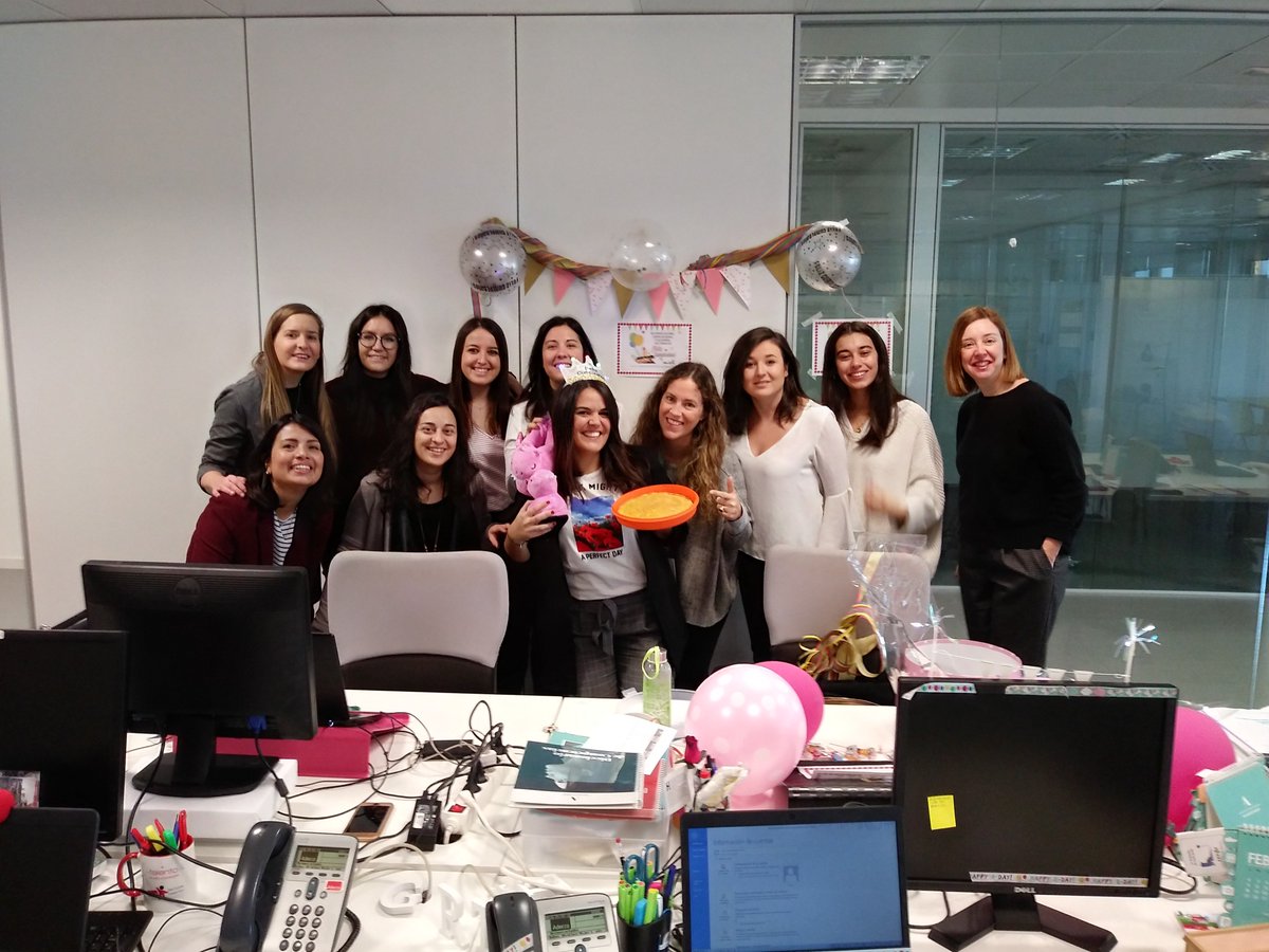 ¡¡¡No podría tener mejores regalos de cumple ni mejores compañeras!!! Gracias!!! 
#VidaenAdecco #Equipazo #Cumpleañosfeliz #contortilladepatatastodoesmejor