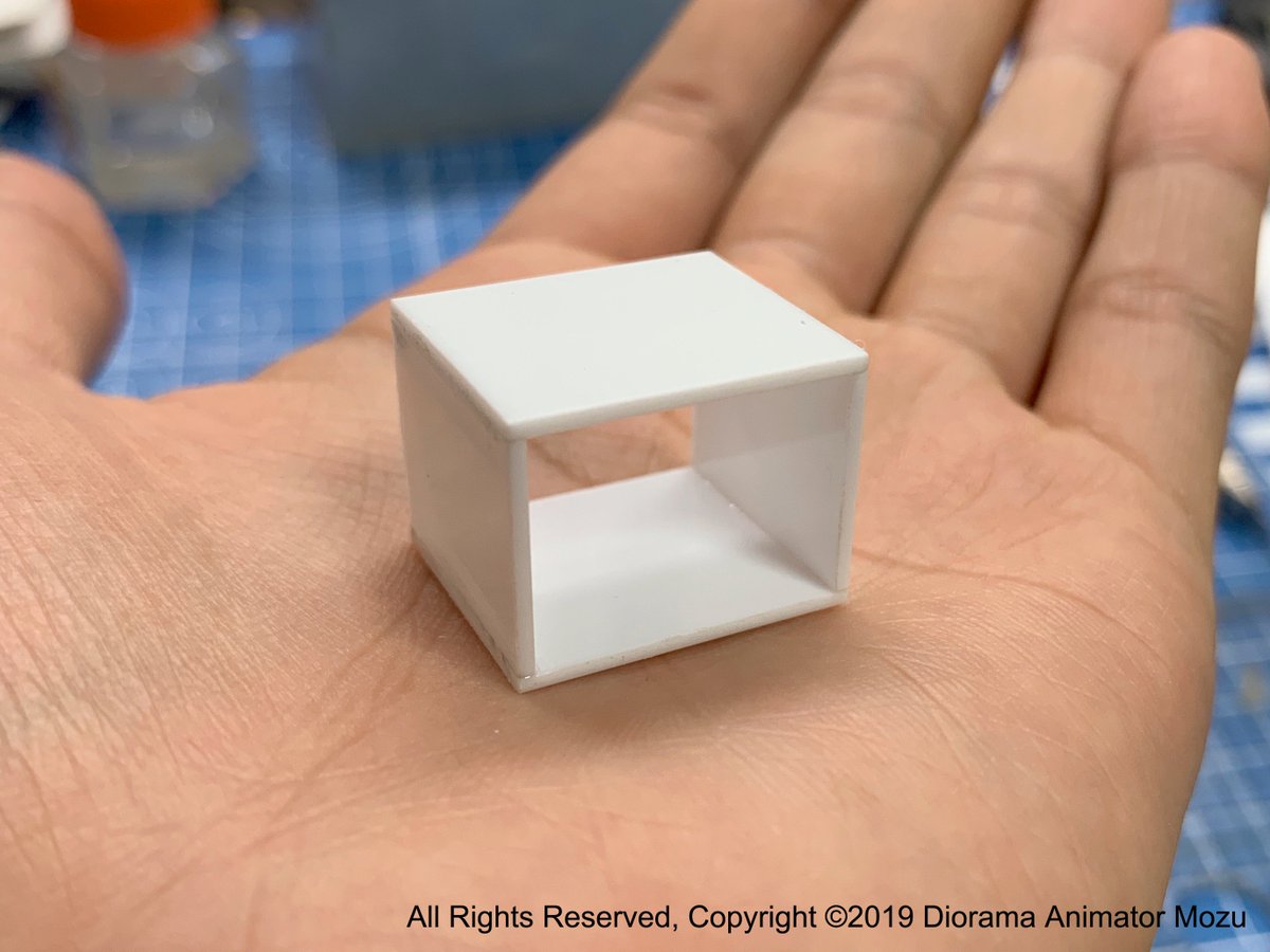 Mozu コマ撮りアニメ制作中 直径1mmの蝶番を作って開け閉めできるようにするのは本当に大変だったけど 自分の成長を感じることができて嬉しかった シリーズ第三弾 こびとの まだまだ先は長いですが 気長に応援よろしくお願い致します