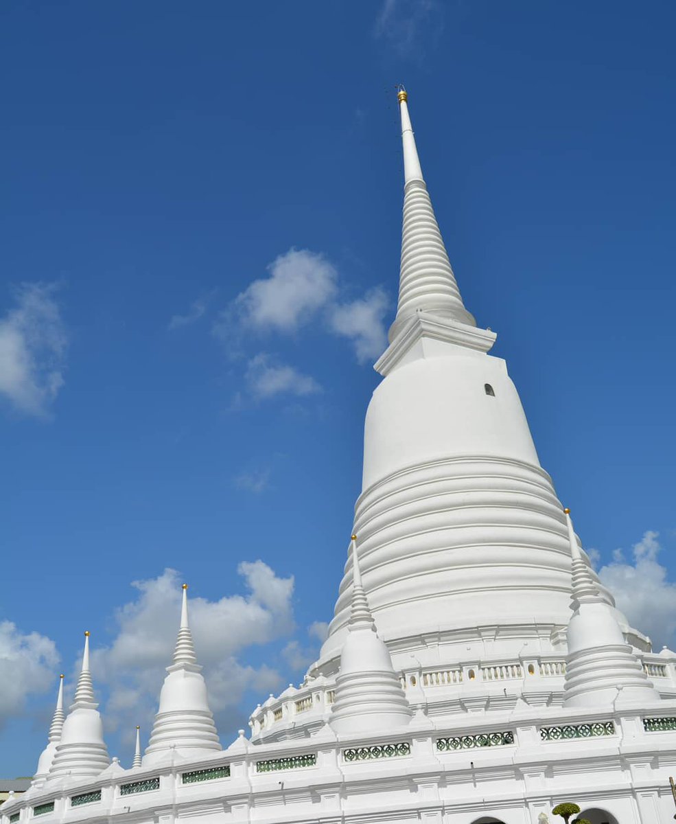 BangkokBL's tweet photo. Beautiful Asia 💙
#BBLphoto #blogger #lifestyle #wanderlust #thailand #lostinthailand #thailandinstagram #seasia #asianculture #asia #asian #instaasia #amazingthailand #photography #explorebangkok #bangkok #travel #peaceful #temple #wat #chedi https://t.co/BA6XxFtvCR