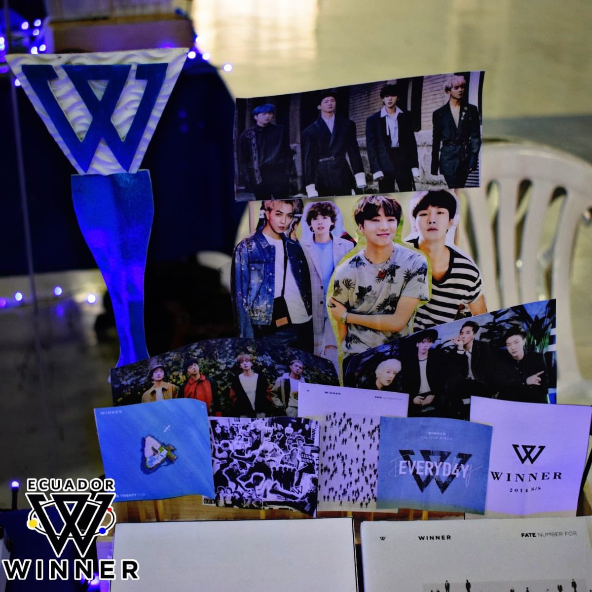 EcuadorWinner's tweet photo. Fotos de nuestro stand en el evento #YGisBack en Quito!
#winner #위너 #innercircle #kimjinwoo #김진우 #jinwoo #진우 #leeseunghoon #이승훈 #seunghoon #승훈 #songmino #mino #송민호 #kangseungyoon #강승윤 #seungyoon #승윤 #YOON #JINU #HOONY #MINO #ygfamilyecuador #ygfamily https://t.co/WMD9azDxvi