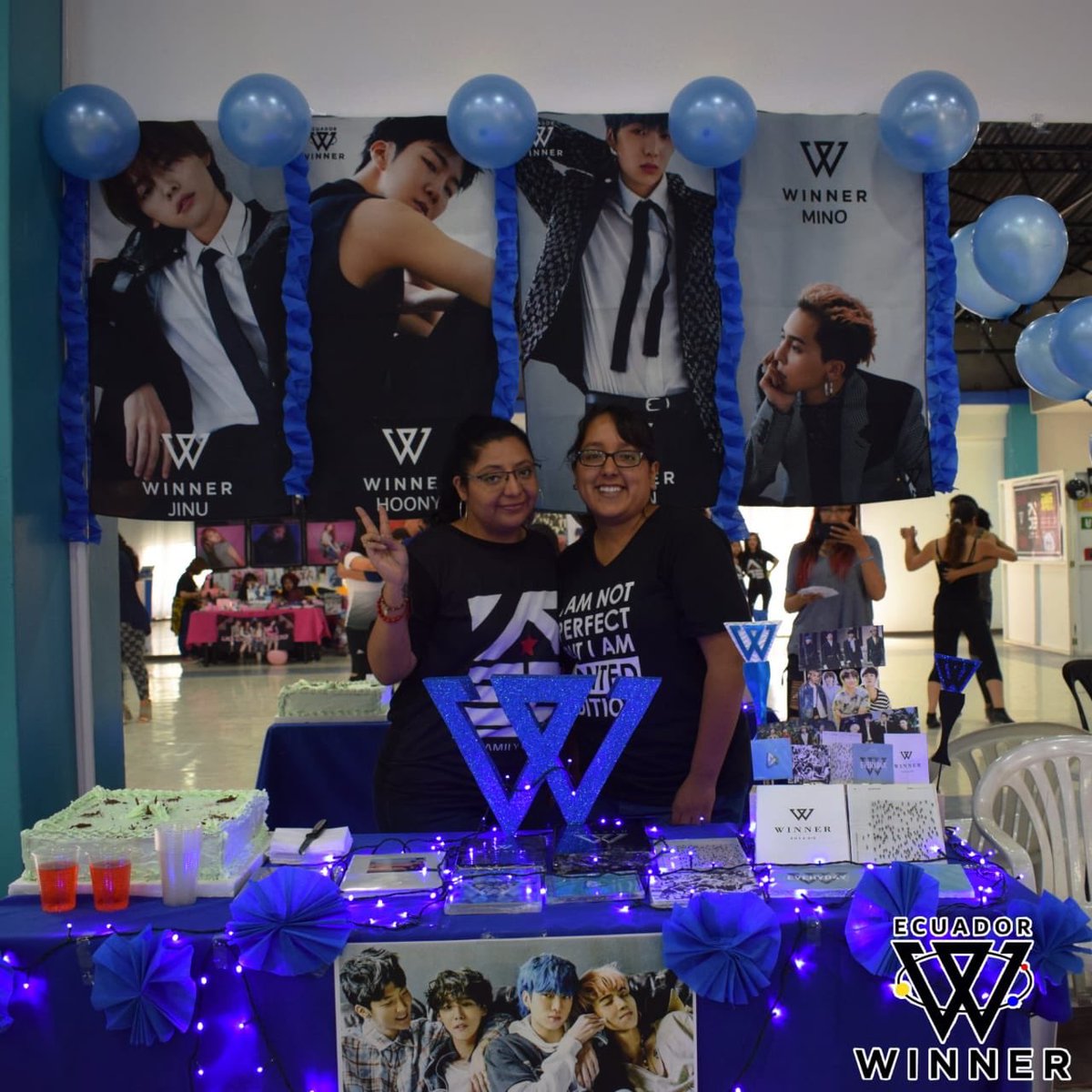 EcuadorWinner's tweet photo. Fotos de nuestro stand en el evento #YGisBack en Quito!
#winner #위너 #innercircle #kimjinwoo #김진우 #jinwoo #진우 #leeseunghoon #이승훈 #seunghoon #승훈 #songmino #mino #송민호 #kangseungyoon #강승윤 #seungyoon #승윤 #YOON #JINU #HOONY #MINO #ygfamilyecuador #ygfamily https://t.co/WMD9azDxvi