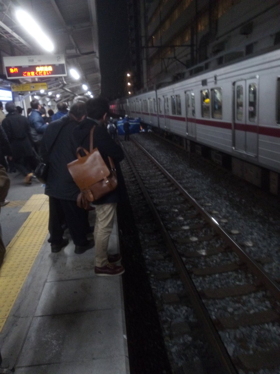 東武東上線の下赤塚駅の人身事故で救護活動している現場画像