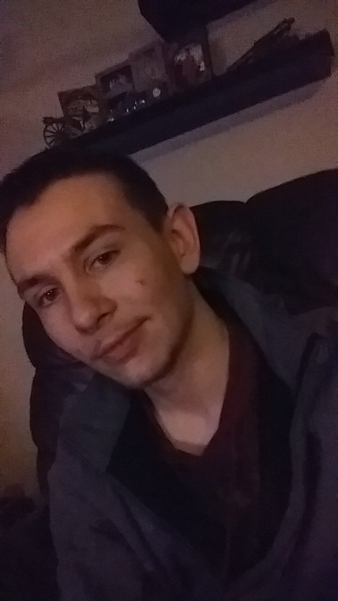Christi53335573's tweet photo. Lmao 3am and im scrolling thru twitter https://t.co/VIeERaCxeD