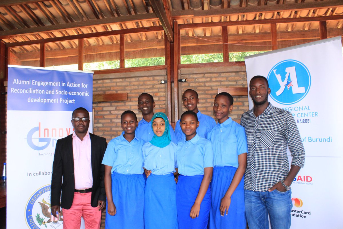 N1Evariste's tweet photo. The networking &amp; experience sharing event at #Gitega by #YALIRLCAlumnibd, #MWF and #InnovaGroup, funded by the #USDepartmentofState was colored by the presence of university, secondary chool students &amp; leaders of associations.
@YALIRLCEA @YALINetwork @US_Emb_Burundi @yeahnick15 https://t.co/SPfVr9JtYR