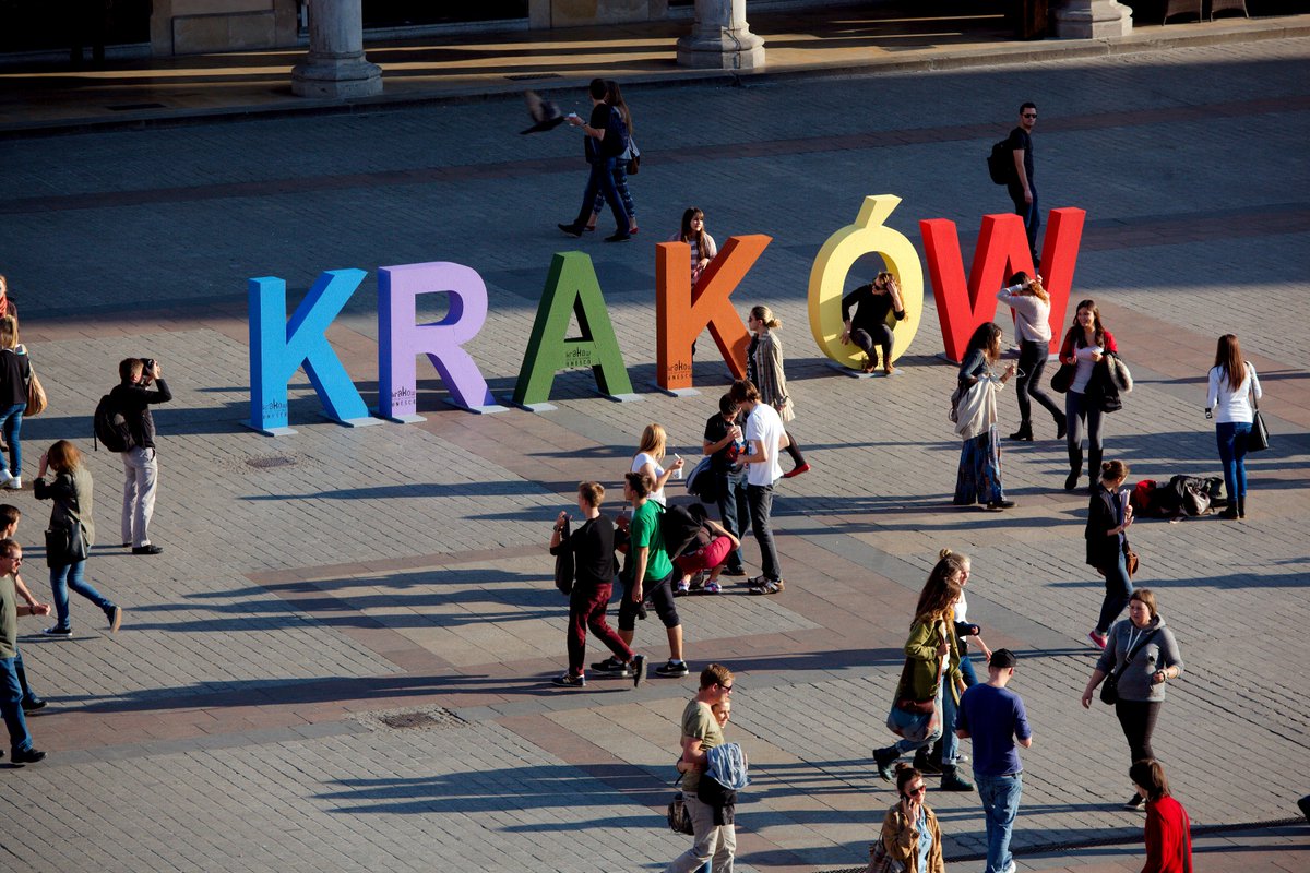 📢#KrakowResidencyProgram is waiting for your application until midnight! (Brussels time)! The last moment to be our writer-in-residence!
krakowcityofliterature.com/programme/krak…